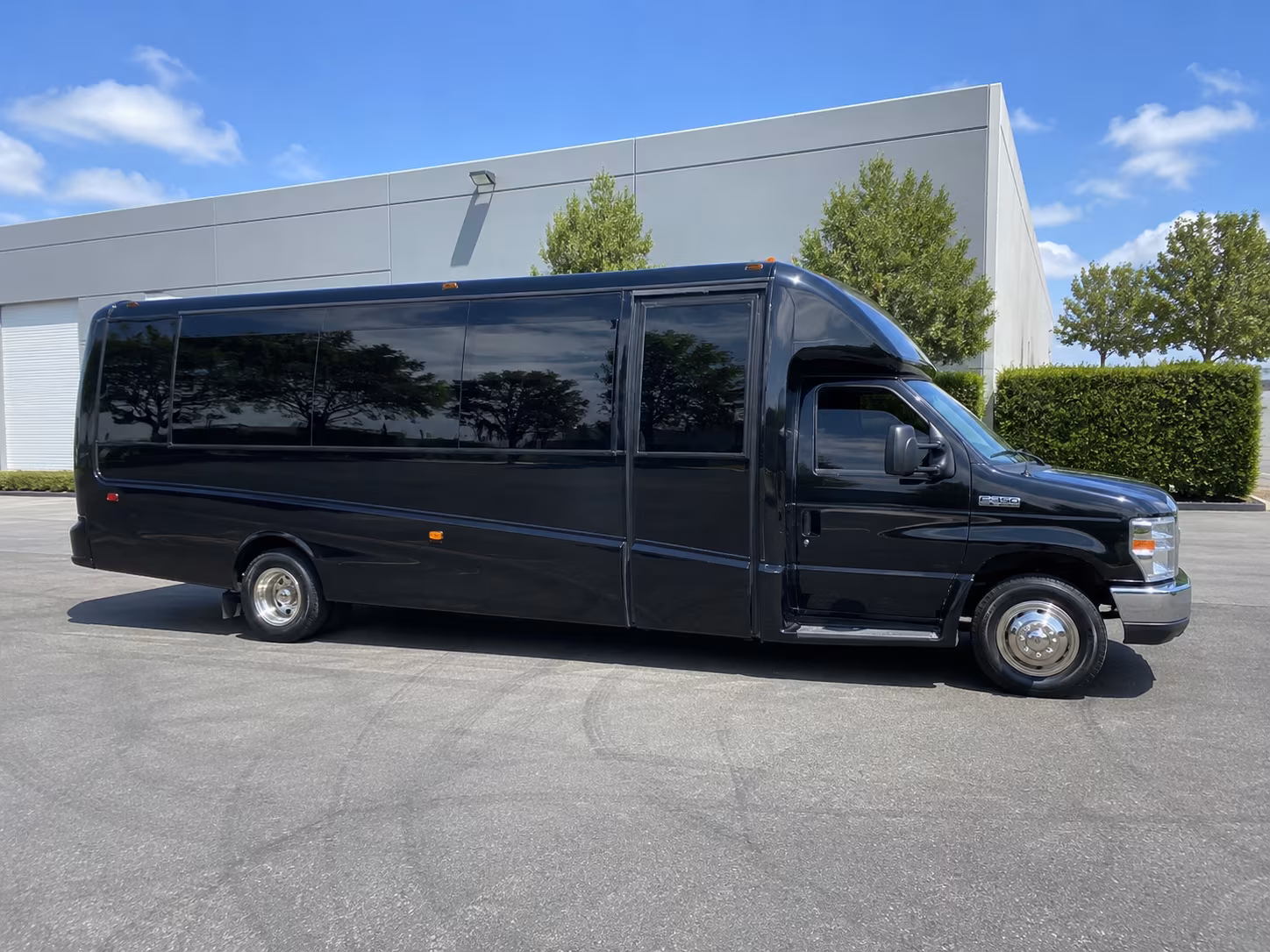 affordable pasadena prom party bus prices split across your group