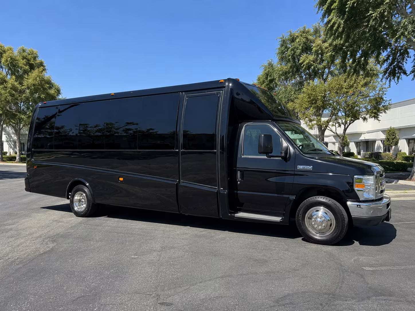 pasadena corporate retreat shuttle bus rentals